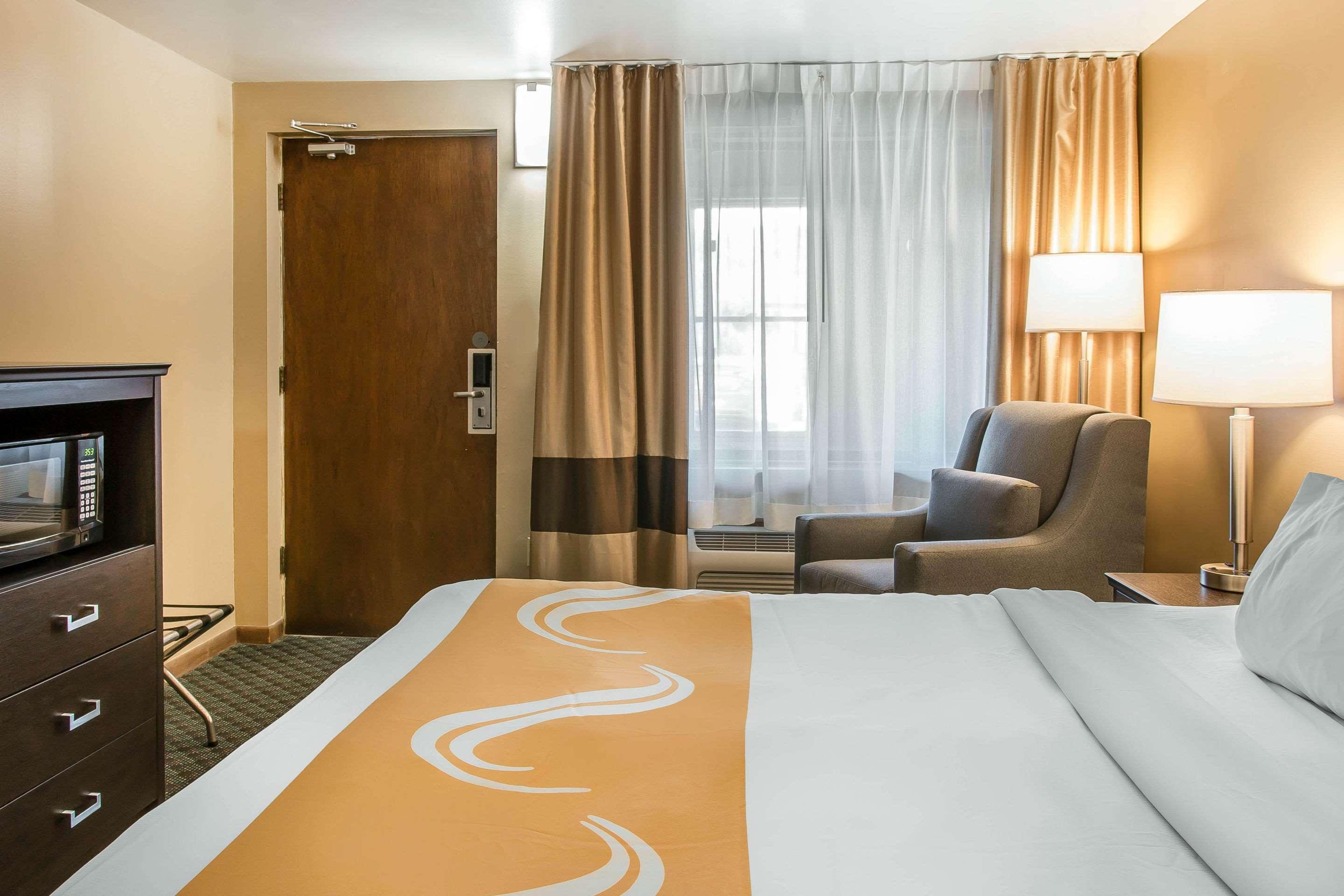 Quality Inn & Suites Houghton Buitenkant foto