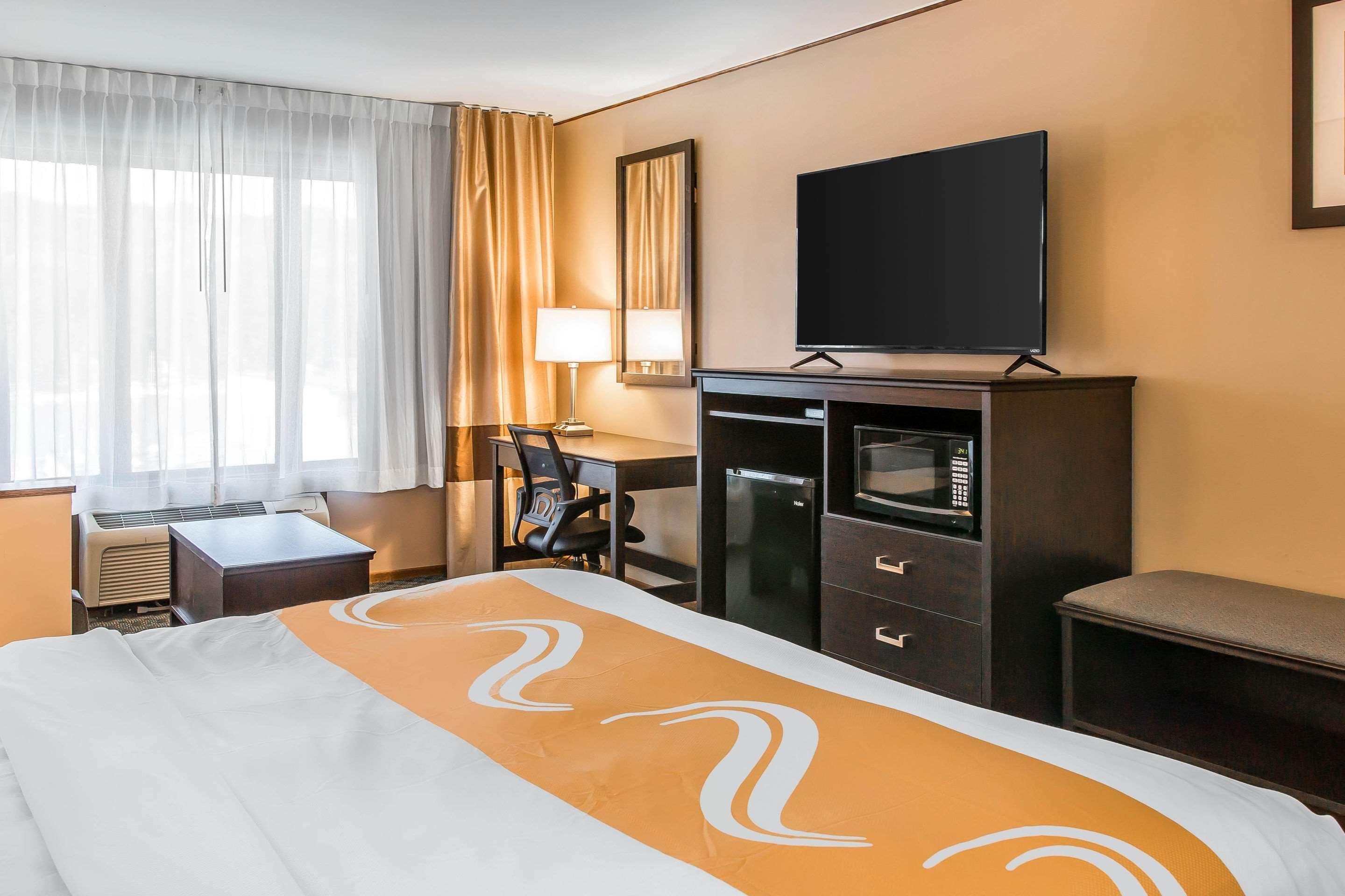 Quality Inn & Suites Houghton Buitenkant foto
