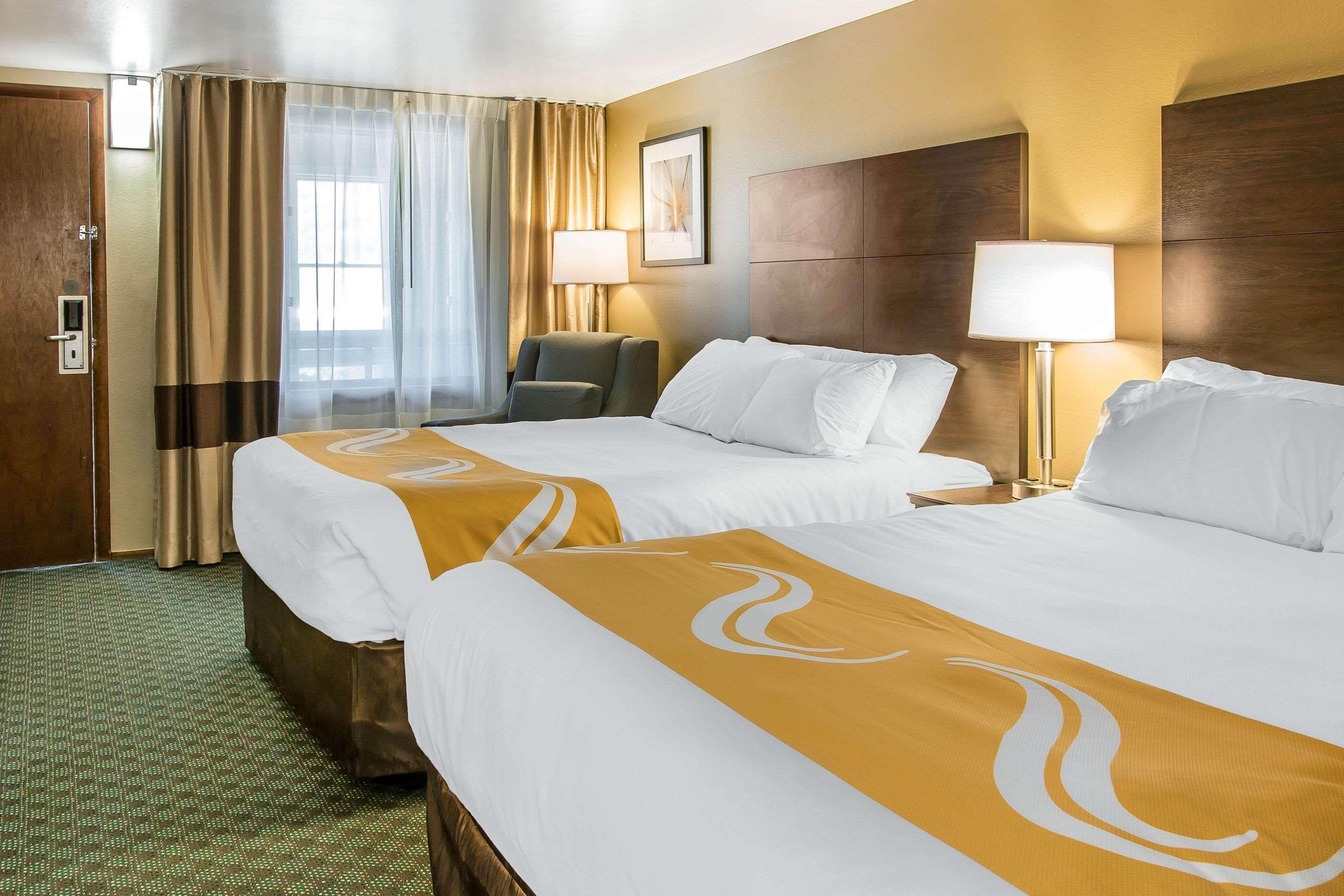 Quality Inn & Suites Houghton Buitenkant foto