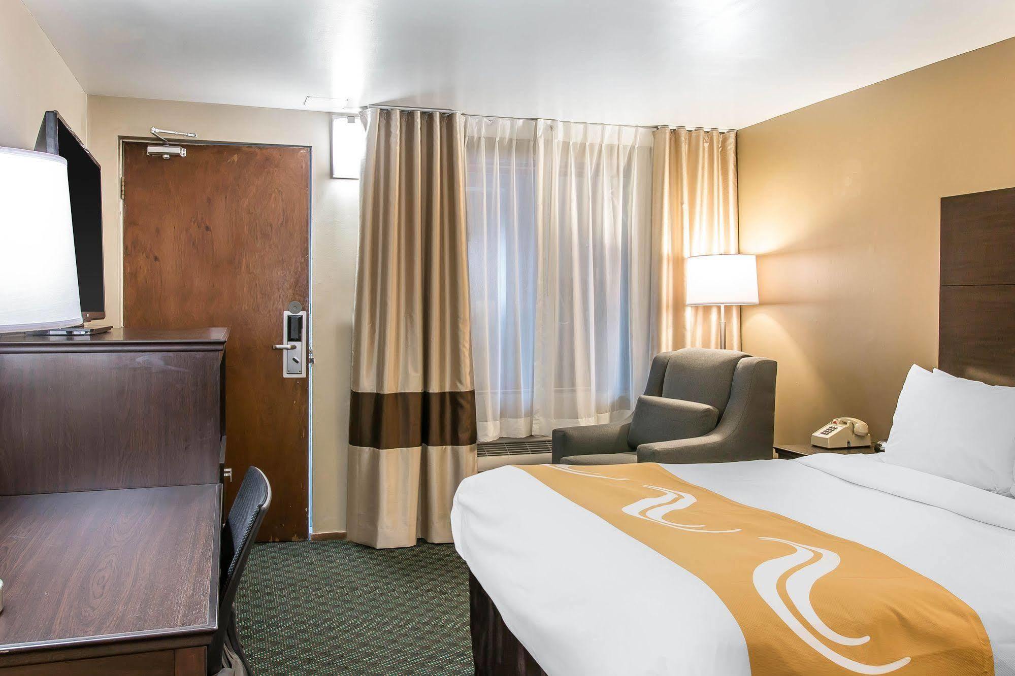 Quality Inn & Suites Houghton Buitenkant foto
