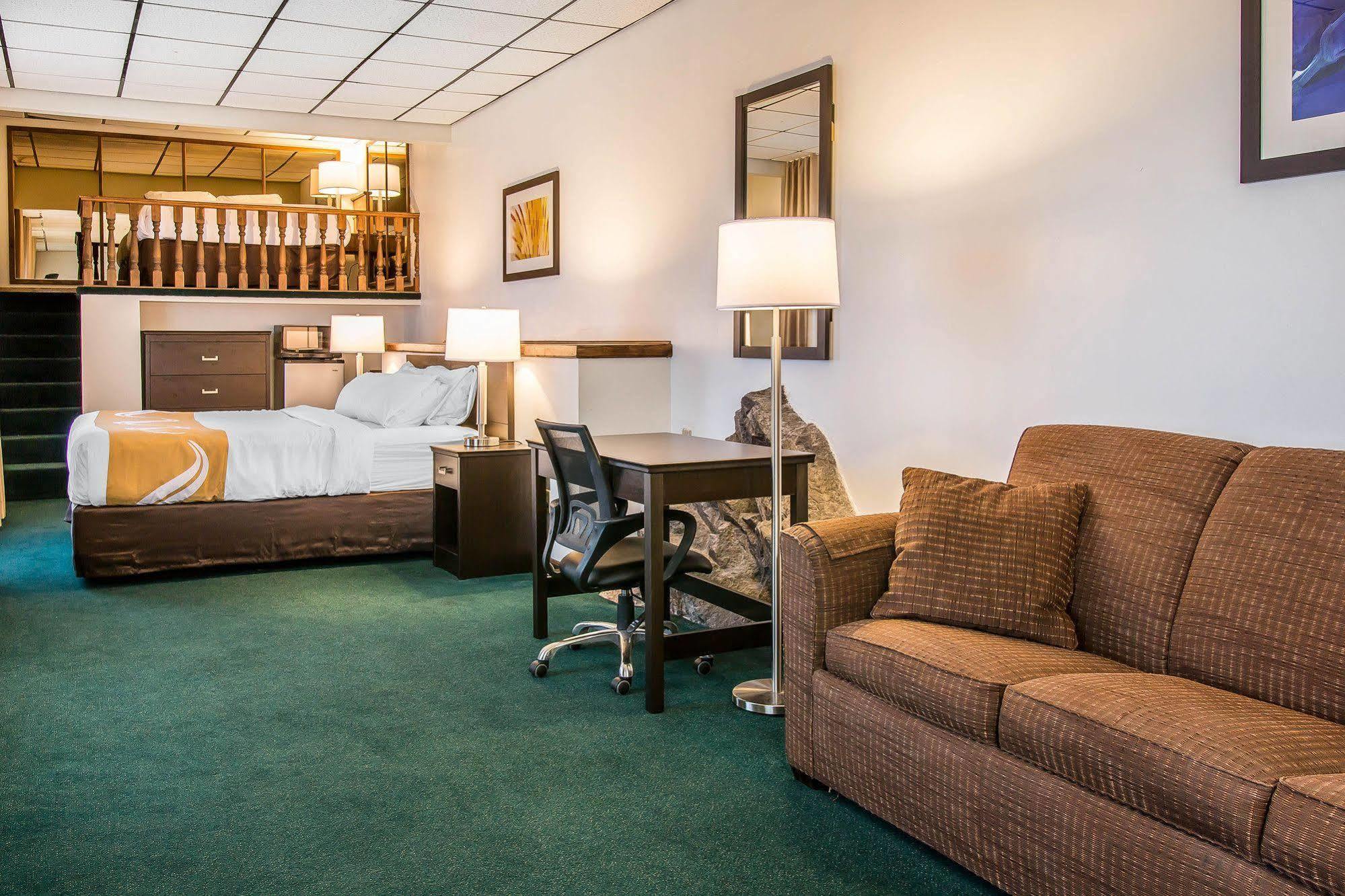 Quality Inn & Suites Houghton Buitenkant foto