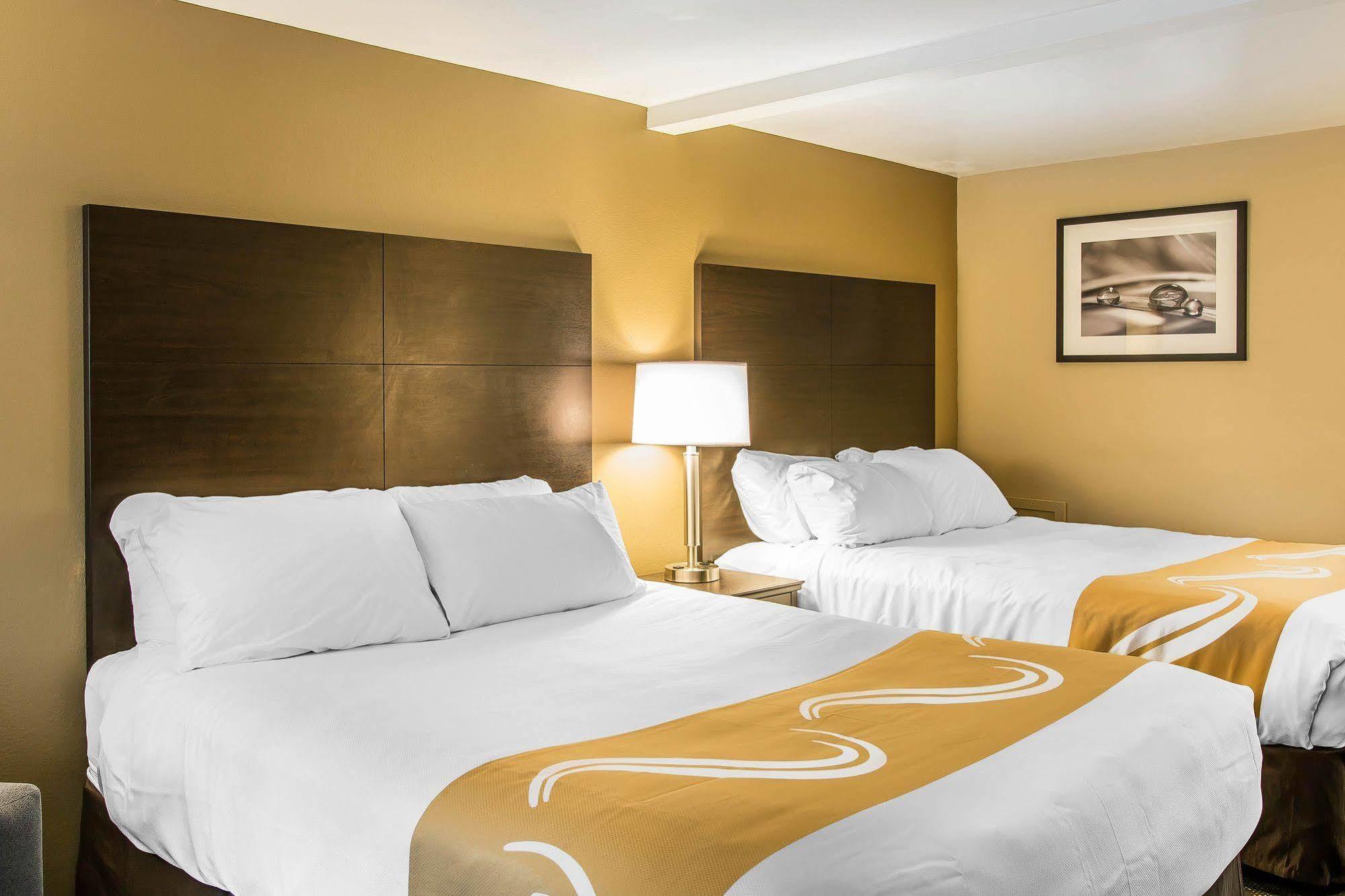 Quality Inn & Suites Houghton Buitenkant foto